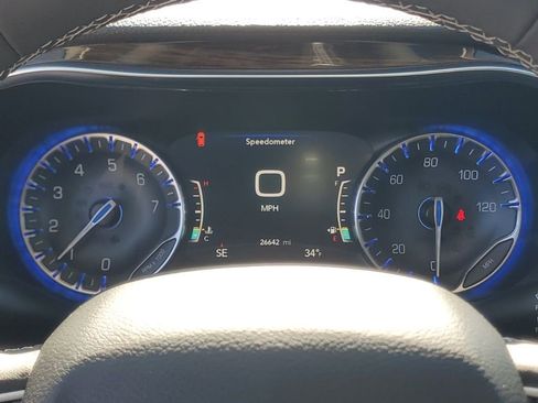 Used 2022 Chrysler Pacifica Limited image 18