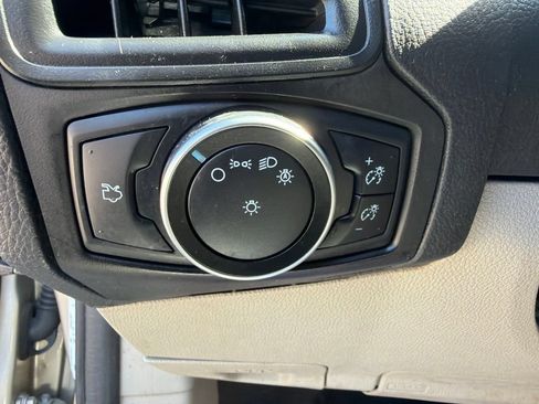 Used 2018 Ford Focus SE FWD image 16