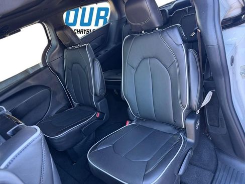 New 2026 Chrysler Pacifica Limited w/ Uconnect Theater Family Group image 31