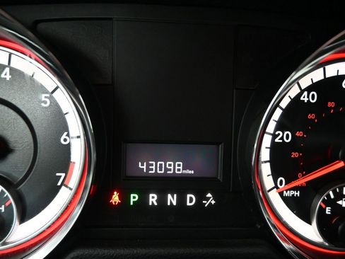 Used 2016 Dodge Grand Caravan SE image 12