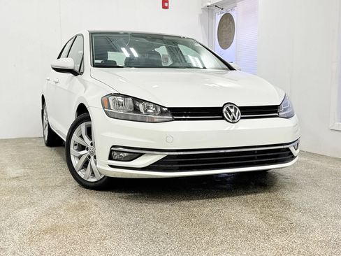 Used 2019 Volkswagen Golf SE image 3
