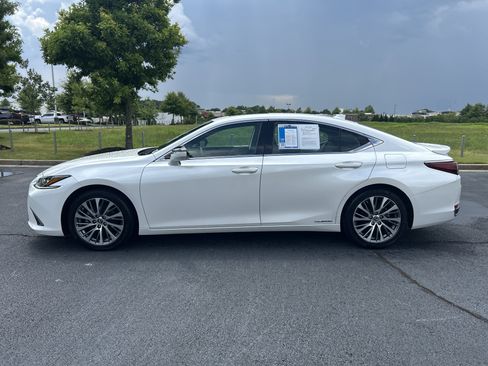 Used 2019 Lexus ES 300h w/ Premium Package FWD image 6