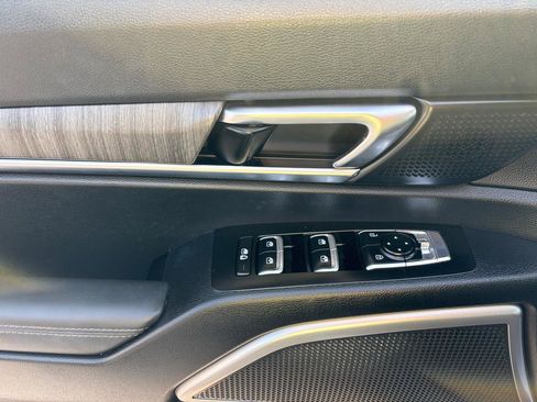 Used 2024 Kia Telluride EX w/ EX Captain's Chair Package FWD image 7