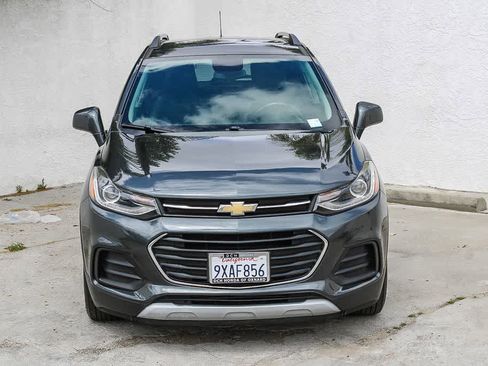Used 2018 Chevrolet Trax LT w/ LT Convenience Package FWD image 2