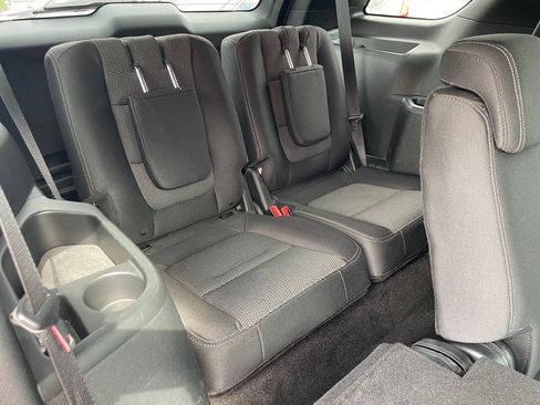 Used 2018 Ford Explorer XLT AWD/4WD image 14