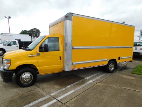 Used 2021 Ford E-350 and Econoline 350 Super Duty image 4