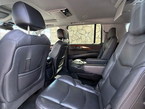 Used 2017 Cadillac Escalade ESV Luxury image 10