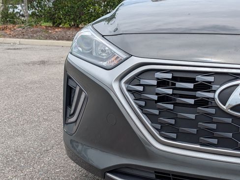 Used 2022 Hyundai Ioniq SE FWD image 9
