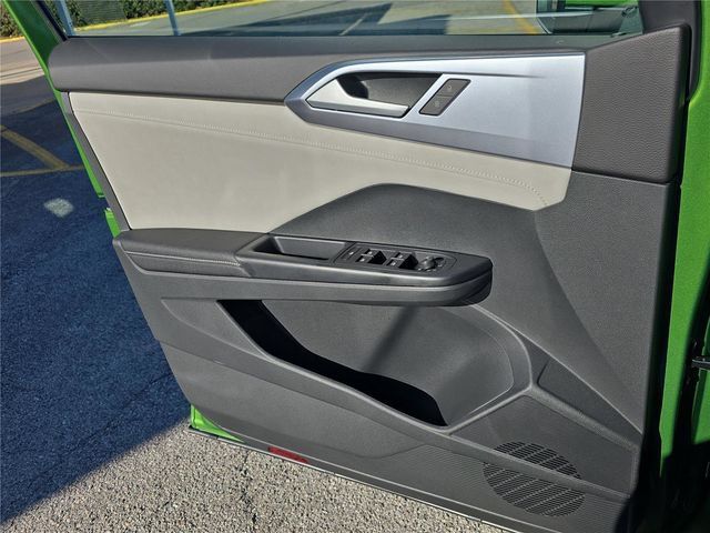 New 2026 Volkswagen Taos SE FWD image 12