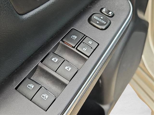 Used 2015 Toyota Camry LE FWD image 11