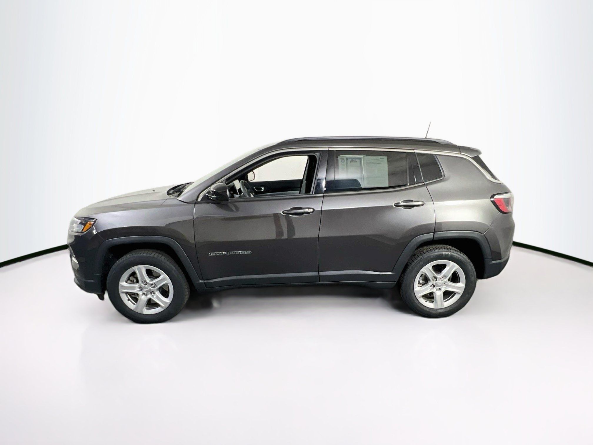 Used 2023 Jeep Compass Latitude AWD/4WD image 8