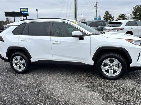 Used 2019 Toyota RAV4 XLE image 4