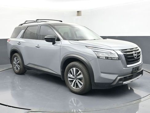 Used 2024 Nissan Pathfinder SL AWD/4WD image 2