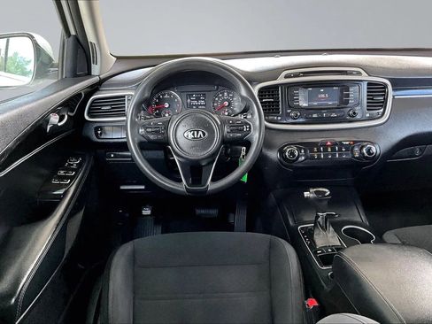 Used 2017 Kia Sorento AWD image 8