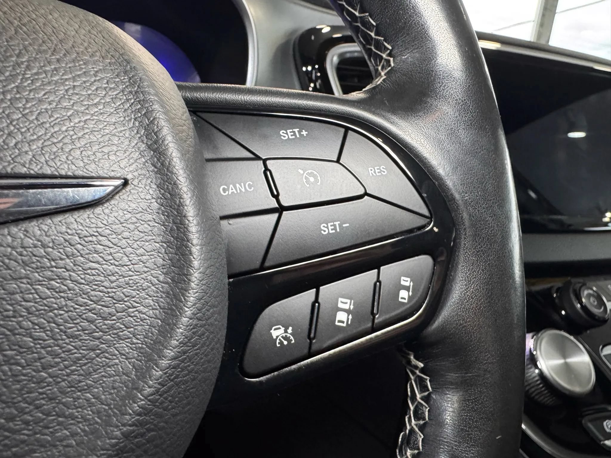 Used 2019 Chrysler Pacifica Touring-L Plus w/ Advanced Safetytec Group FWD image 32