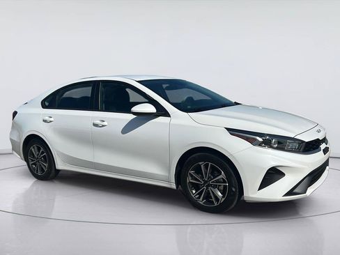 Used 2024 Kia Forte LXS FWD image 3