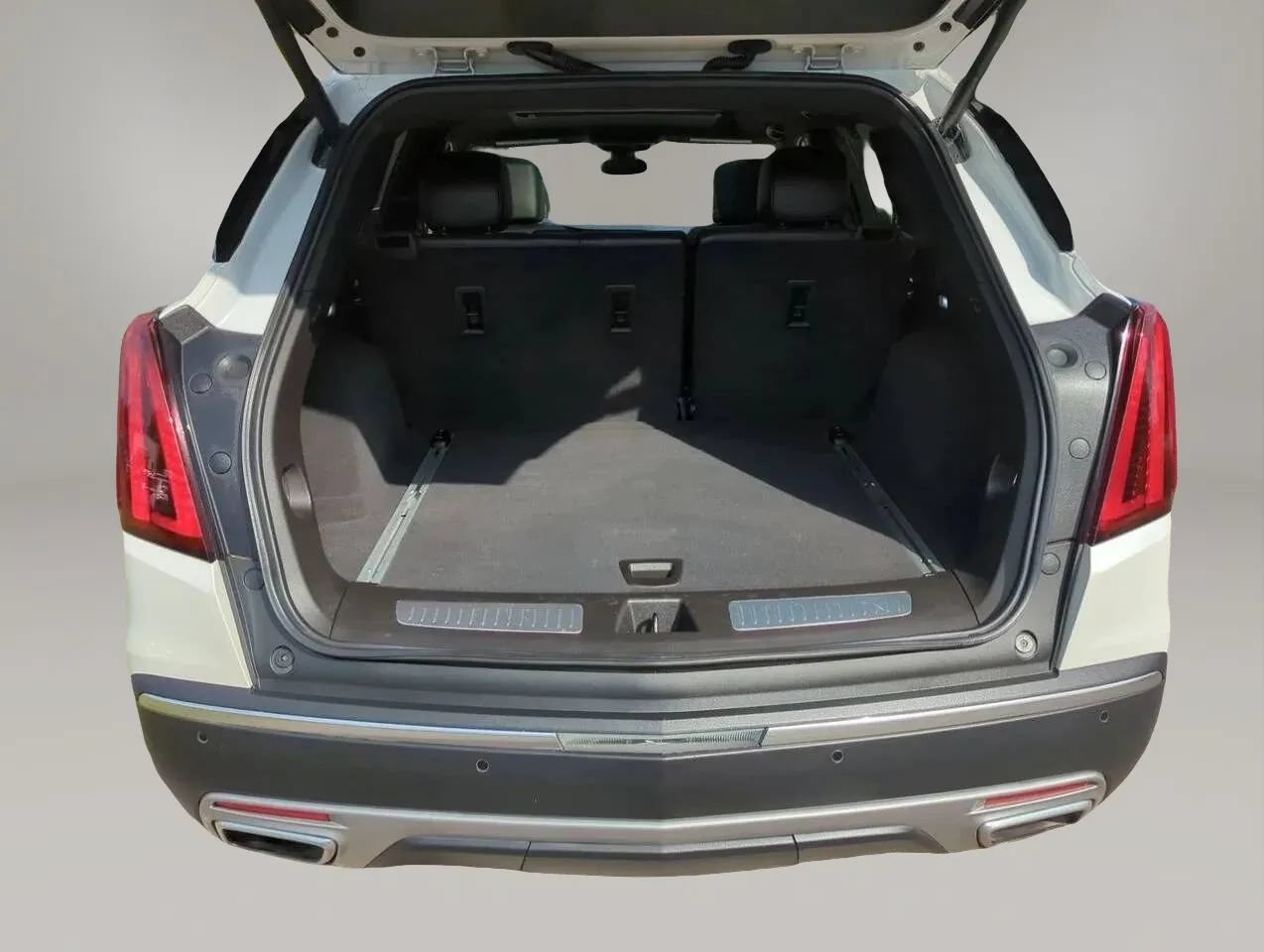 Used 2020 Cadillac XT5 Premium Luxury w/ LPO, Floor Liner Package FWD image 22