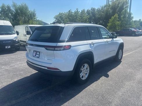 Used 2023 Jeep Grand Cherokee Laredo AWD/4WD image 10