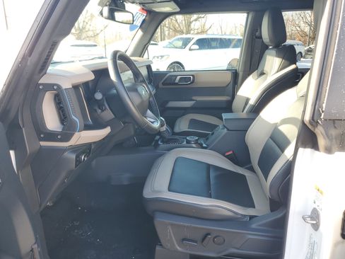 Used 2023 Ford Bronco Wildtrak image 12