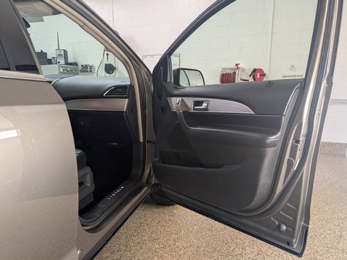 Used 2012 Lincoln MKX AWD image 20