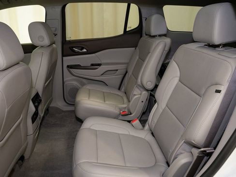 Used 2021 GMC Acadia SLT w/ Preferred Package image 11