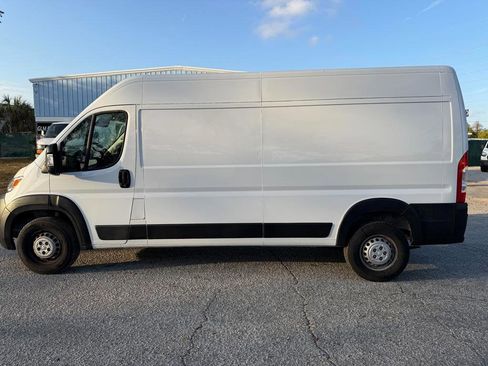 Used 2024 RAM ProMaster 2500 w/ Convenience Group image 3
