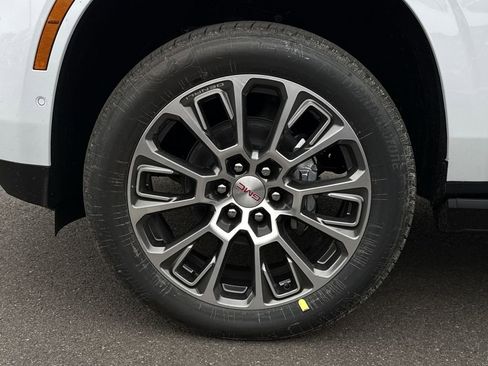 New 2026 GMC Yukon Denali w/ Denali Reserve Package image 12