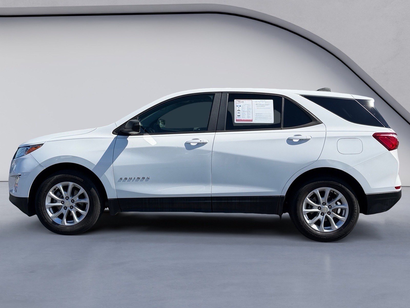 Used 2021 Chevrolet Equinox LS w/ LS Convenience Package FWD image 2