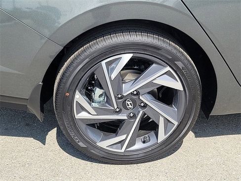 New 2025 Hyundai Elantra SEL image 20