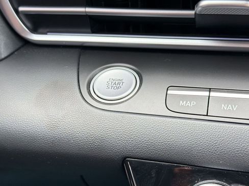 Used 2025 Hyundai Elantra SEL FWD image 24