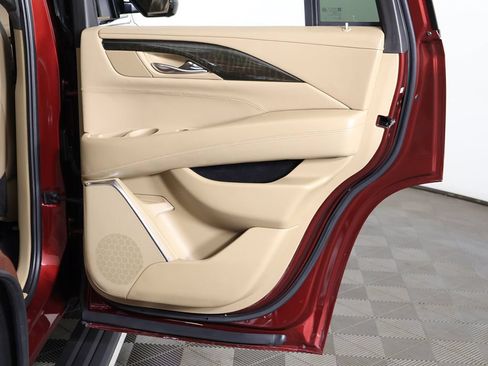 Used 2019 Cadillac Escalade Platinum AWD/4WD image 37