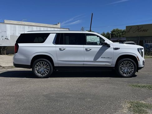 New 2026 GMC Yukon XL Denali w/ Denali Reserve Package AWD/4WD image 36
