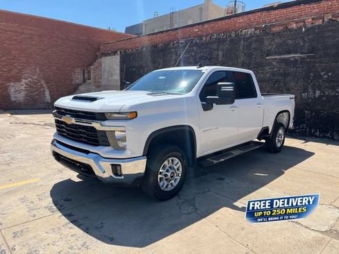 Used 2025 Chevrolet Silverado 2500 LT w/ Convenience Package AWD/4WD image 1