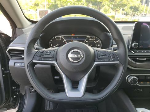 Certified 2025 Nissan Altima 2.5 SV FWD image 24