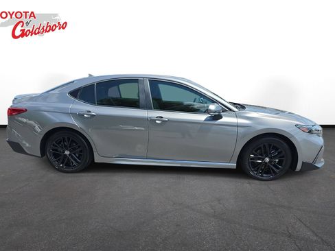 Used 2025 Toyota Camry SE FWD image 4