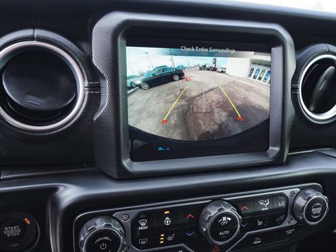 Used 2023 Jeep Wrangler Unlimited Sahara w/ Cold Weather Group image 28