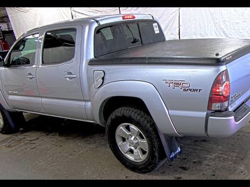Used 2013 Toyota Tacoma 4x4 Double Cab w/ TRD Sport Pkg image 4