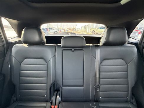 Used 2024 Volkswagen Atlas Cross Sport SEL R-Line image 18