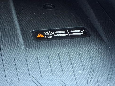 Used 2025 Chevrolet Equinox EV LT w/ Convenience Package FWD image 6