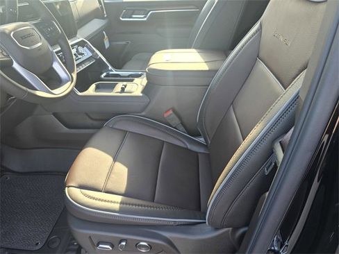 New 2026 GMC Sierra 2500 Denali w/ Denali Reserve Package image 17