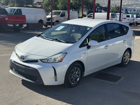 Used 2016 Toyota Prius V Three FWD image 8