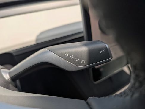Used 2023 Tesla Model Y Long Range AWD/4WD image 23