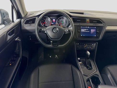 Used 2021 Volkswagen Tiguan SE FWD image 17