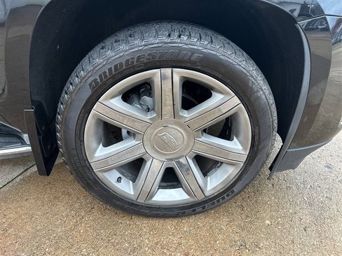 Used 2016 Cadillac Escalade ESV Luxury image 27