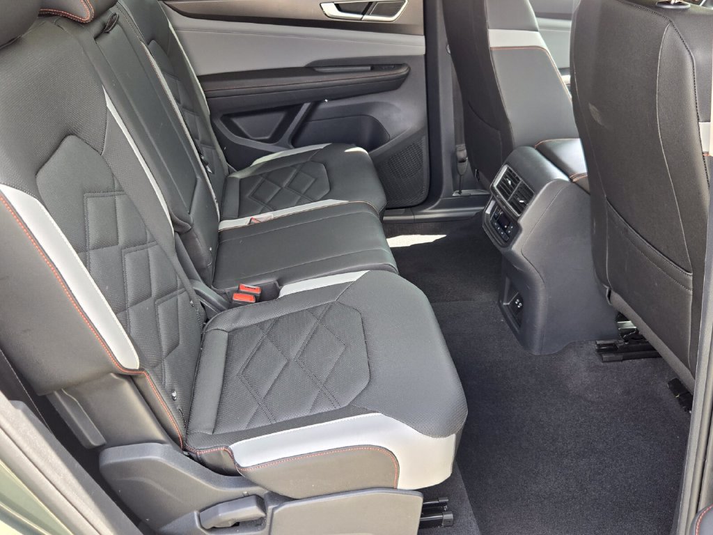 Certified 2025 Volkswagen Atlas Peak Edition SE AWD/4WD image 18