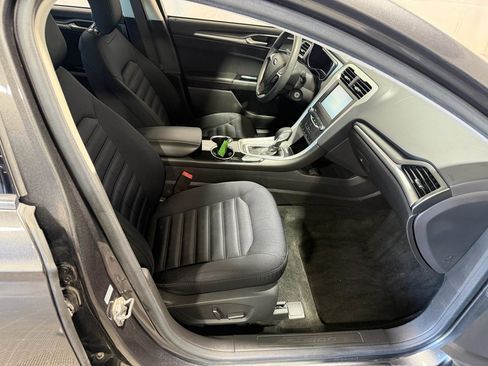 Used 2015 Ford Fusion SE FWD image 12