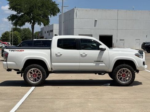 Used 2022 Toyota Tacoma TRD Sport AWD/4WD image 3