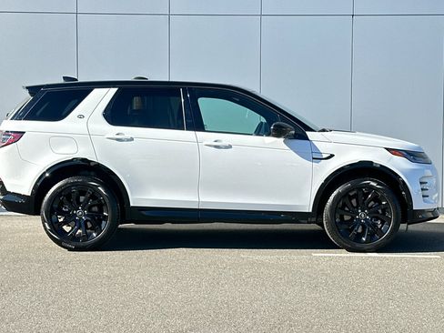 Certified 2025 Land Rover Discovery Sport Dynamic SE image 6
