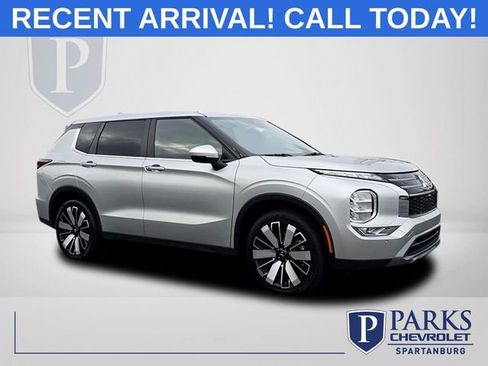 Used 2025 Mitsubishi Outlander SE FWD image 1