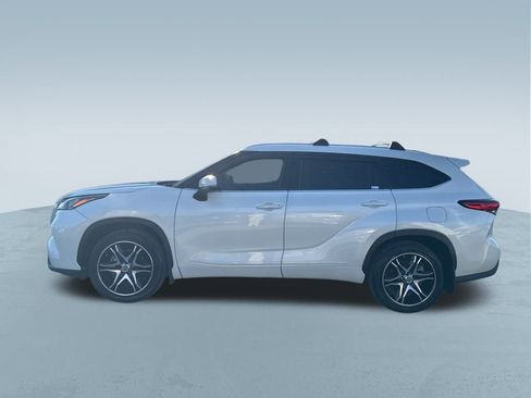 Used 2020 Toyota Highlander XLE image 7